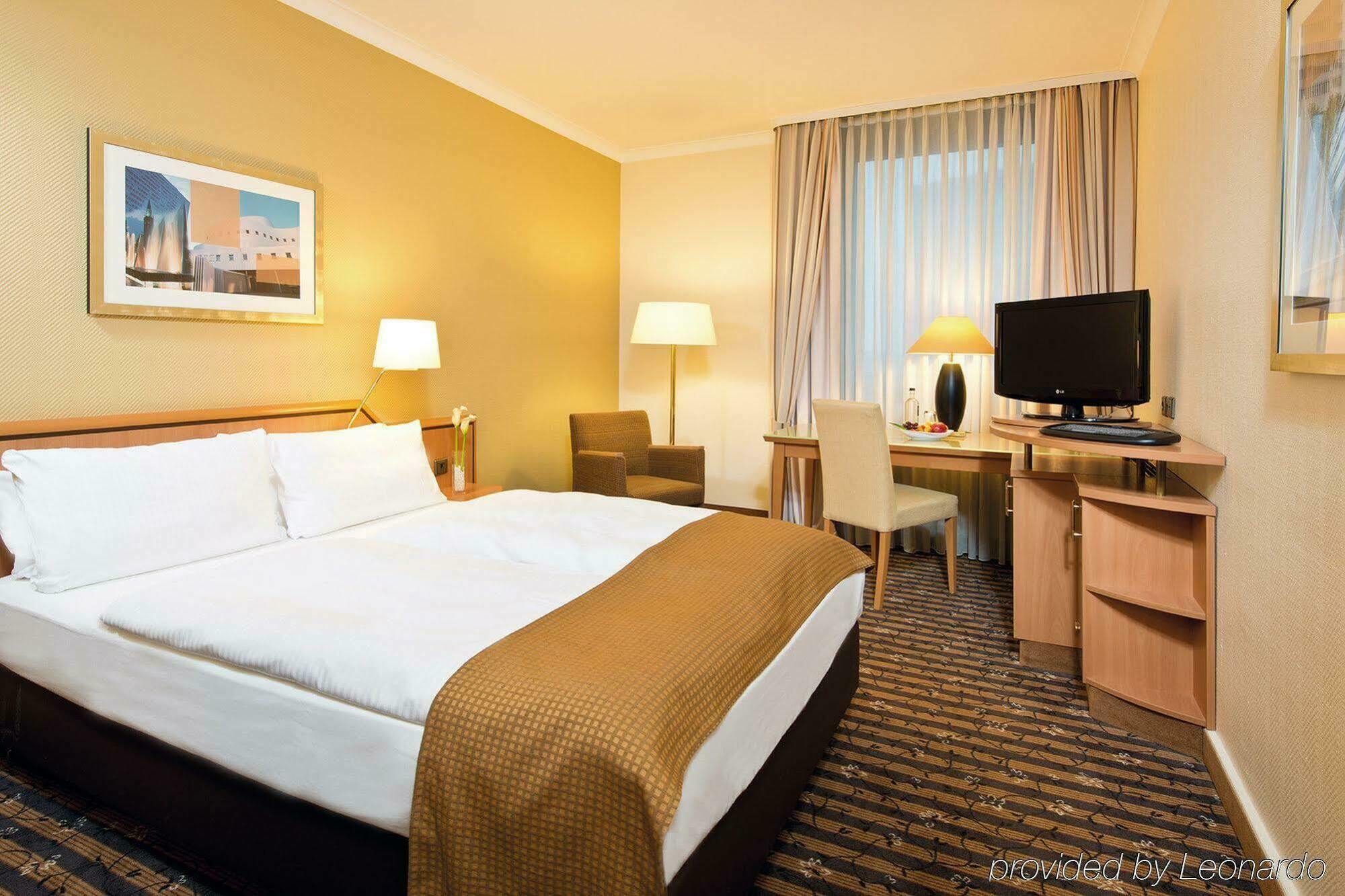Hotel Leonardo Royal Koenigsallee 4*